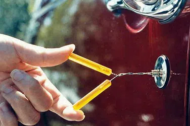 Community Locksmith Store Miami, FL 305-894-5983 - broken-key-extraction