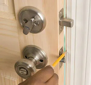 Community Locksmith Store Miami, FL 305-894-5983 - unlock-door
